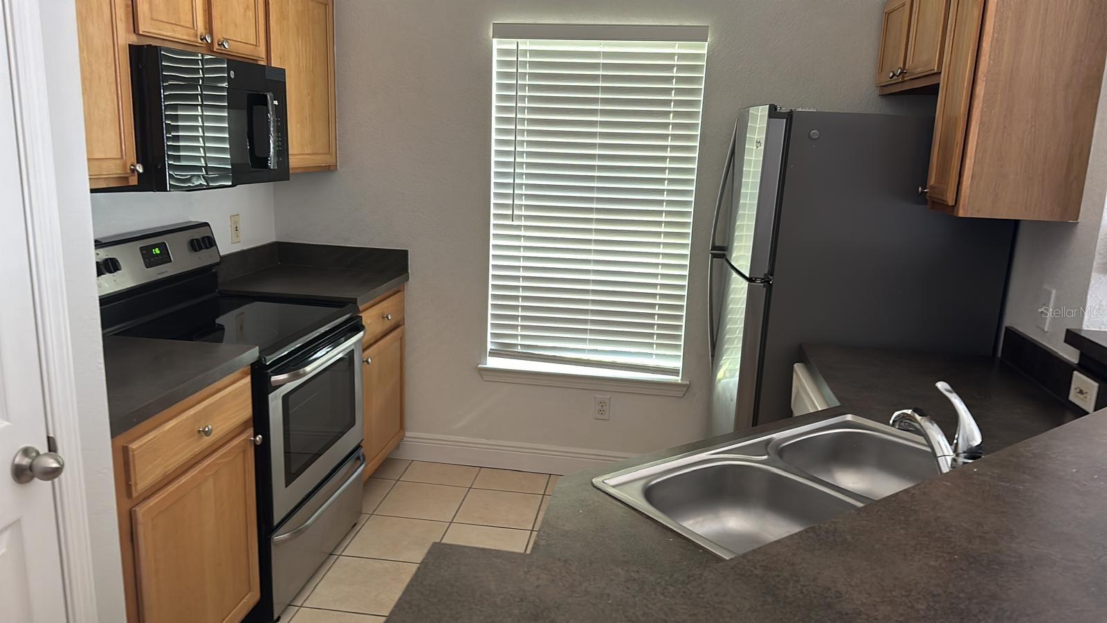 Listing photo 3 for 9149 Lee Vista Blvd #405
