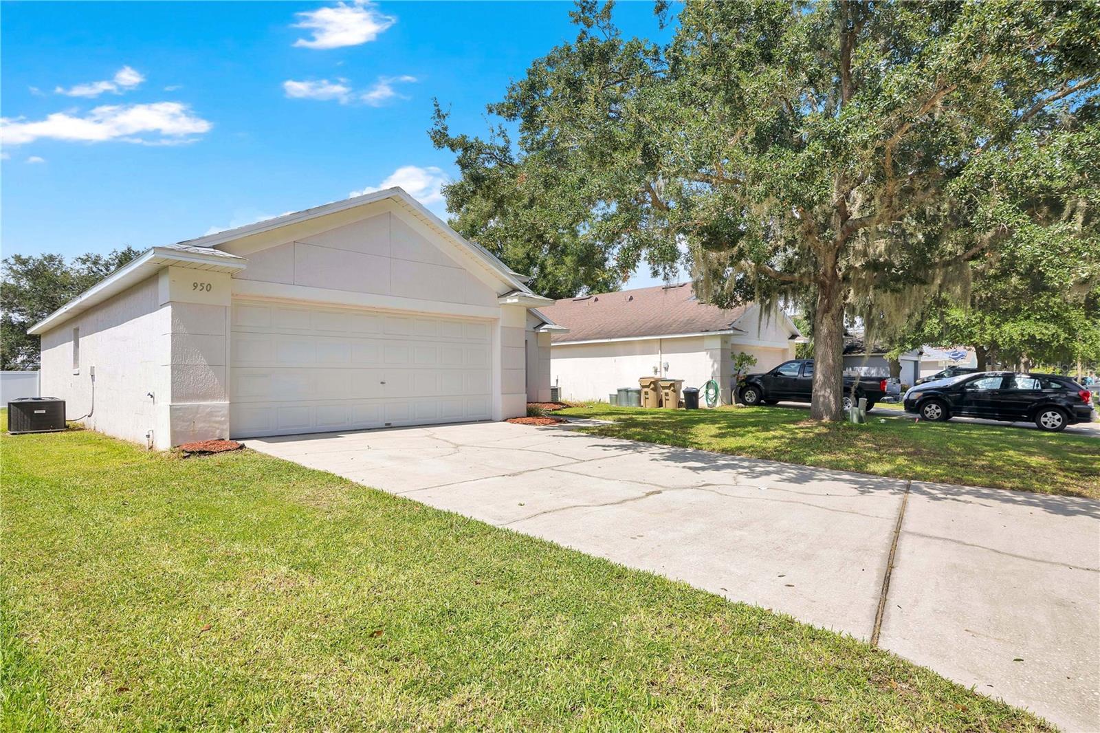 Listing photo 3 for 950 Woodsong Way
