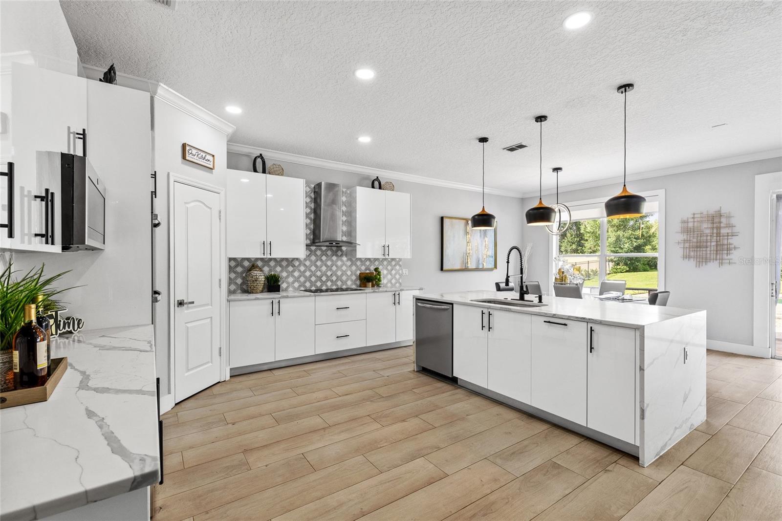 Listing photo 2 for 10542 Wittenberg Way