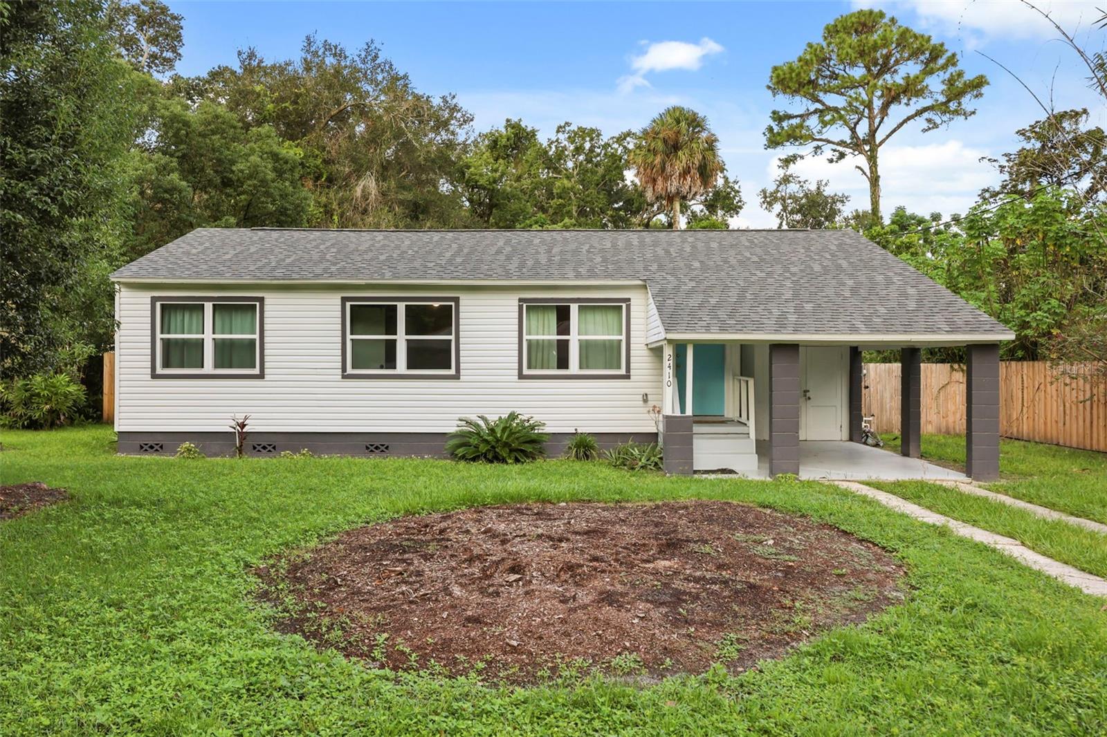 Listing photo 1 for 2410 Orange Ave
