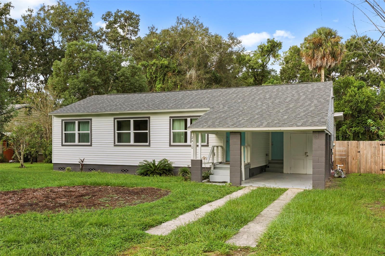 Listing photo 2 for 2410 Orange Ave