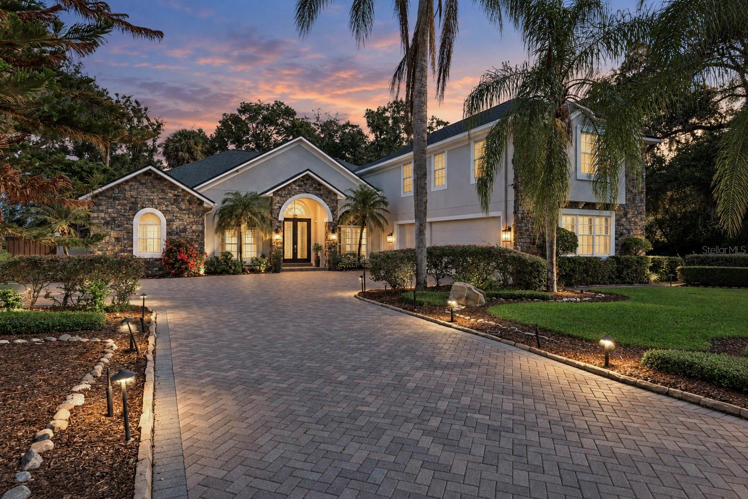 435 W VENTRIS AVENUE