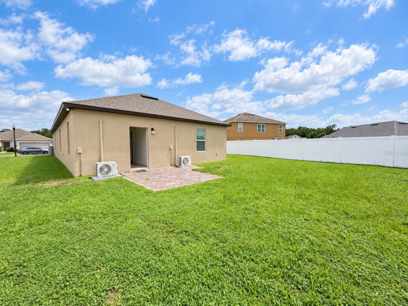 Listing photo 3 for 6183 Grey Heron Dr