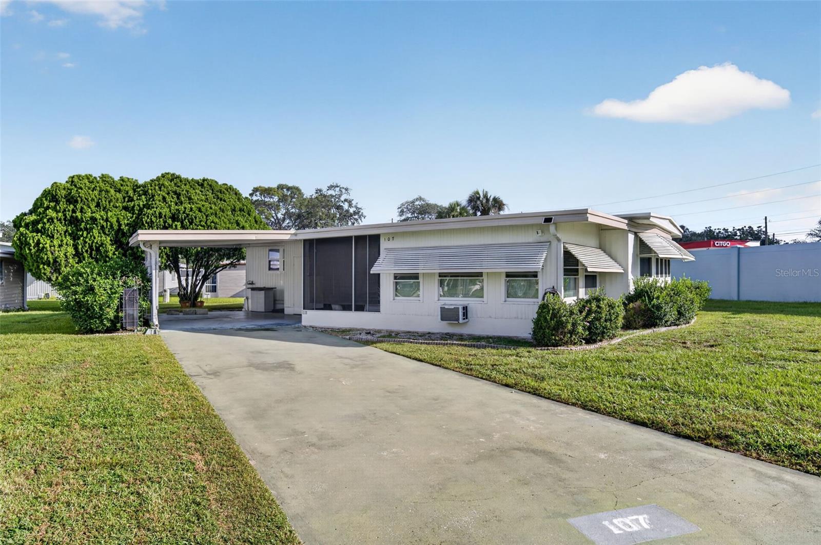 Listing photo 1 for 107 Diamond Head Dr