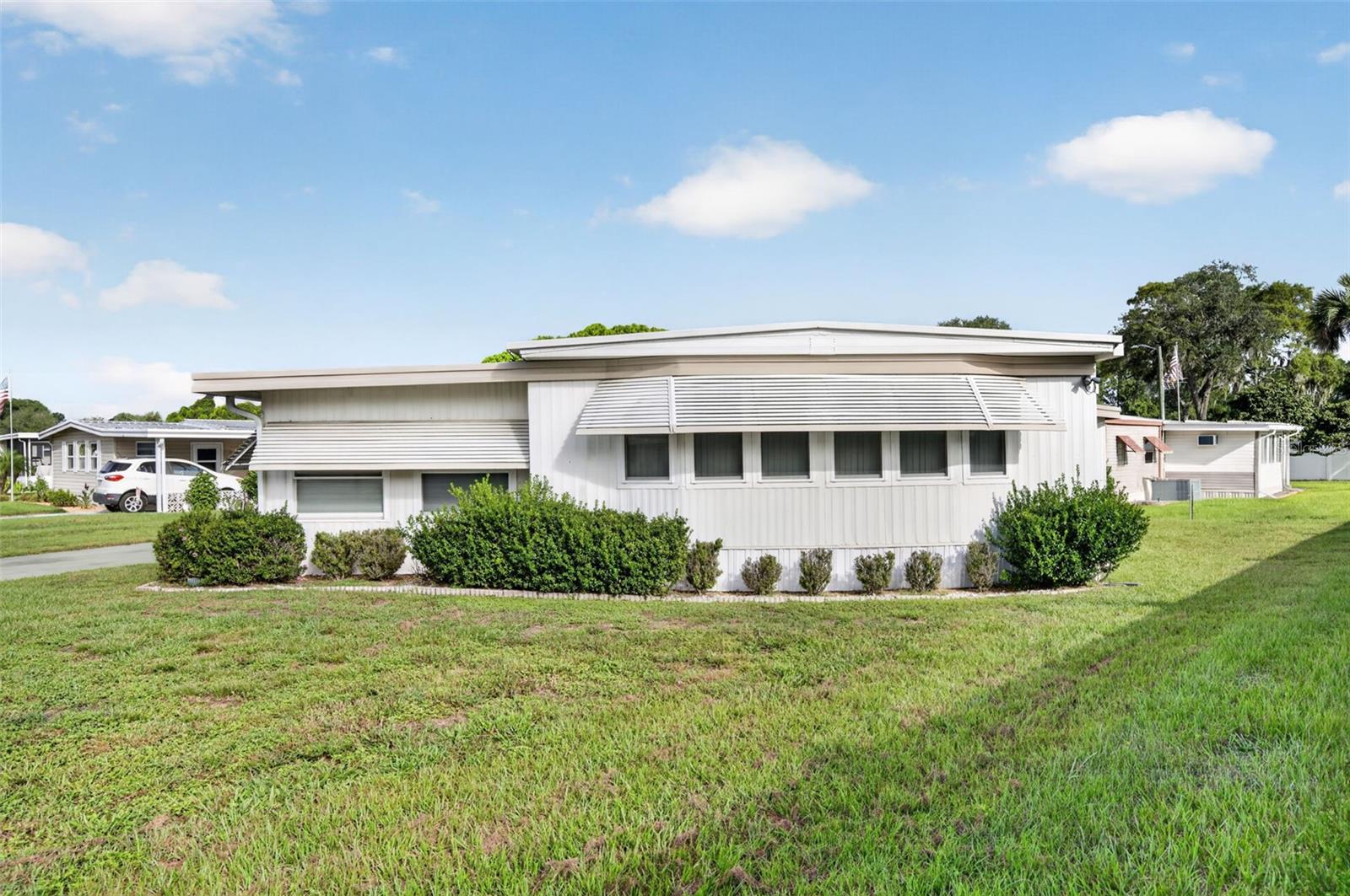 Listing photo 3 for 107 Diamond Head Dr