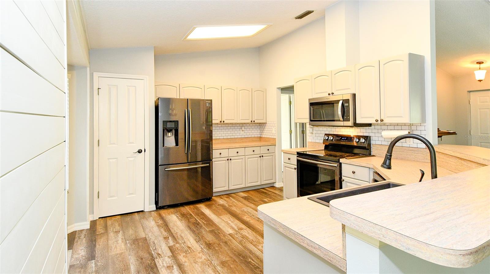Listing photo 3 for 12525 Pine Glen Dr