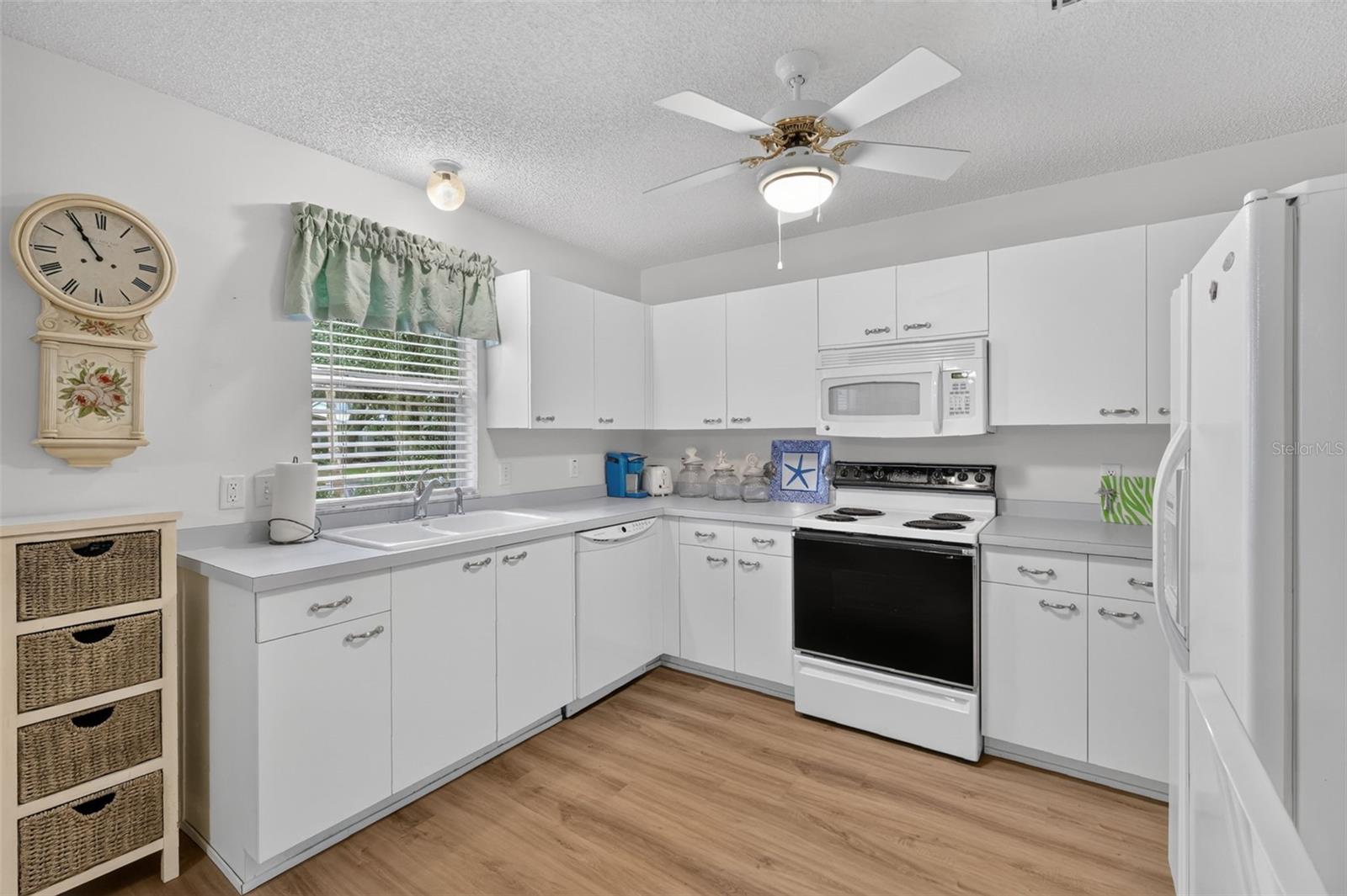 Listing photo 3 for 1436 W Schwartz Blvd