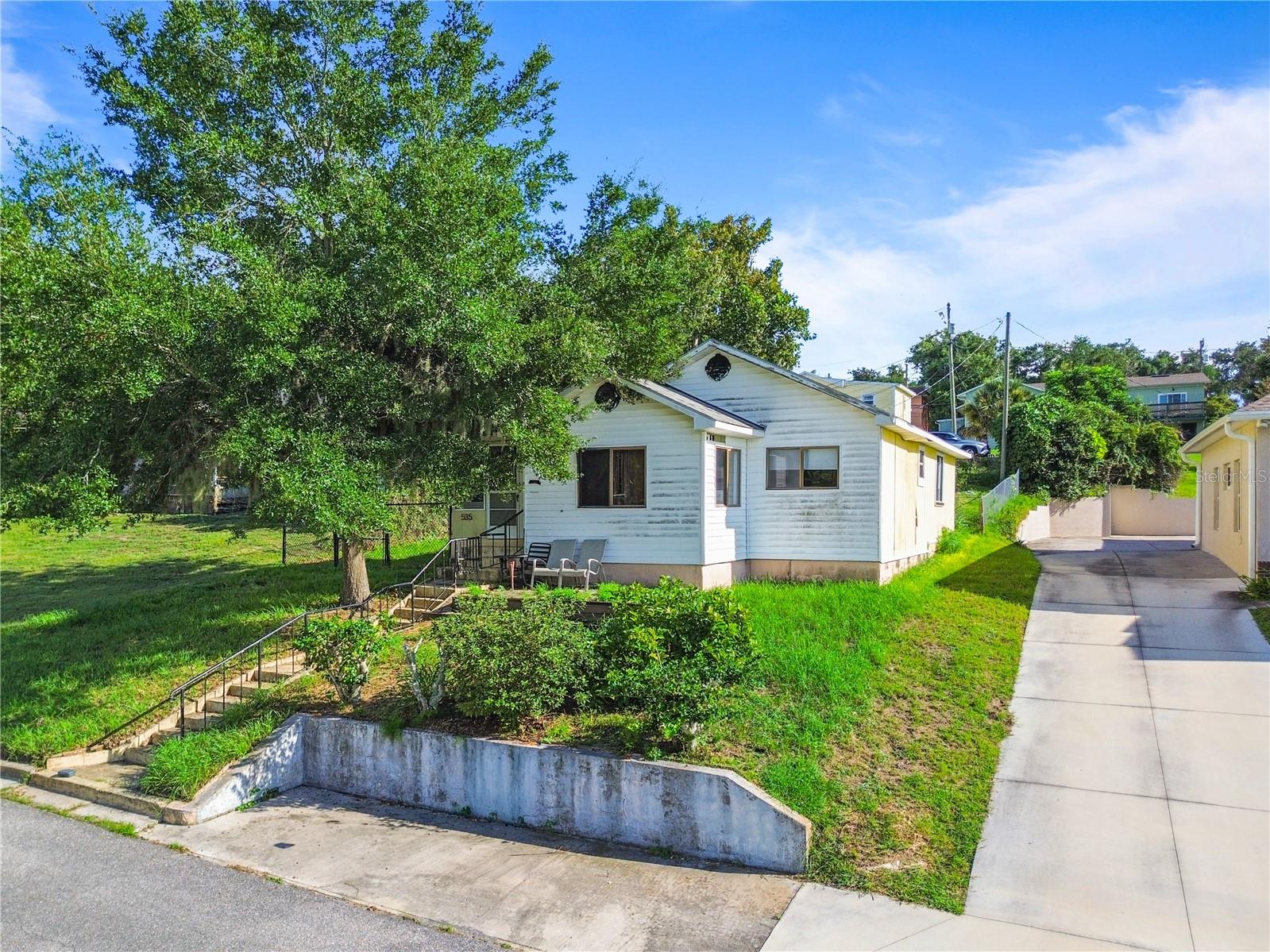 Listing photo 2 for 535 Carroll St