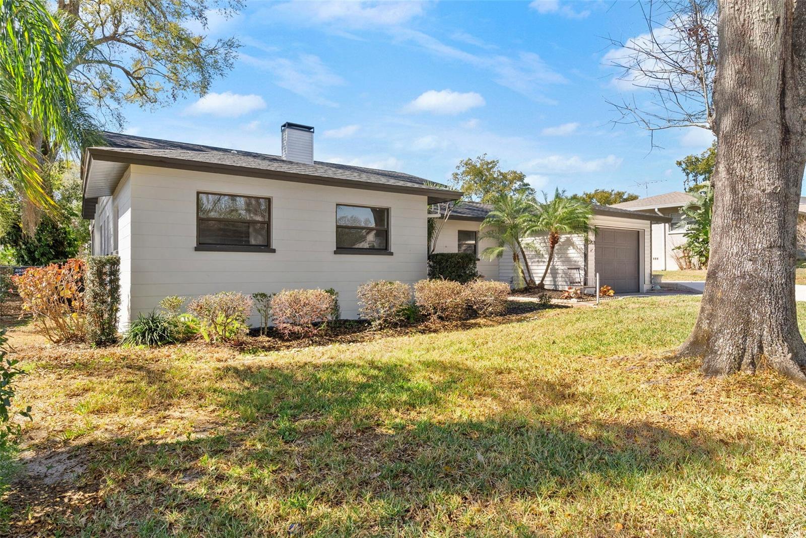 Listing photo 3 for 3203 S Polk Ave
