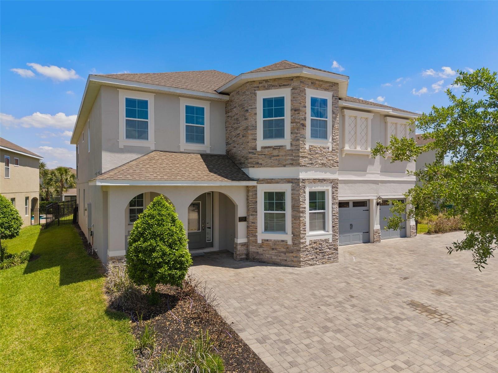 Listing photo 2 for 7713 Graben St