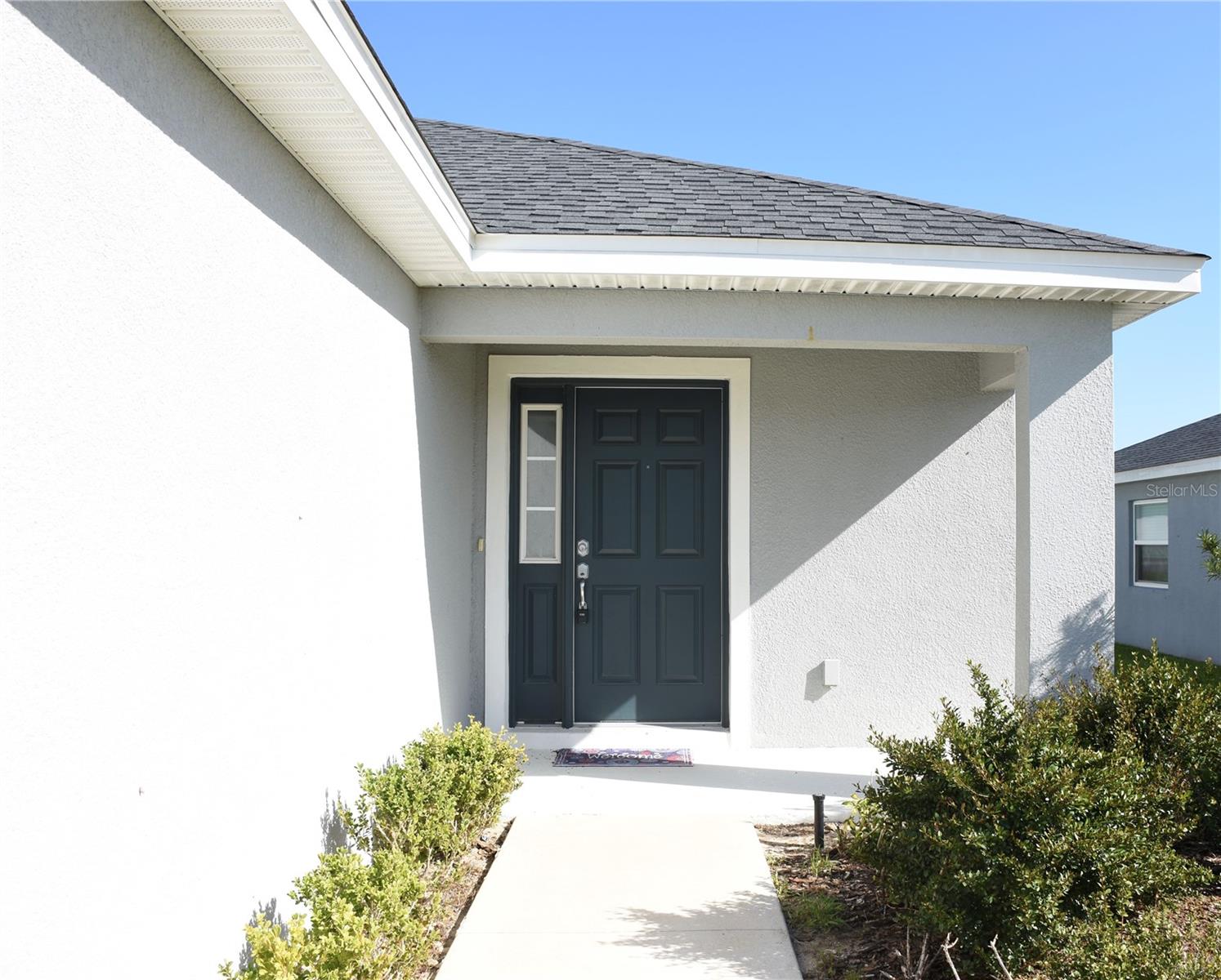 Listing photo 3 for 372 Cascara Ln