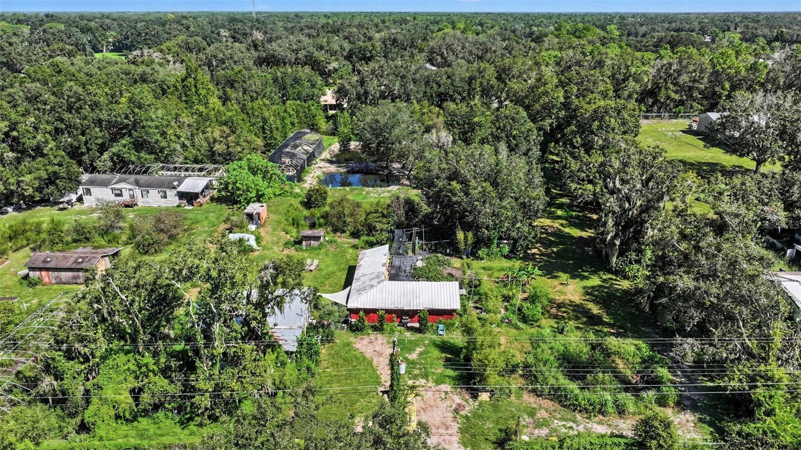 Listing photo 1 for 1329 W Oak Dr