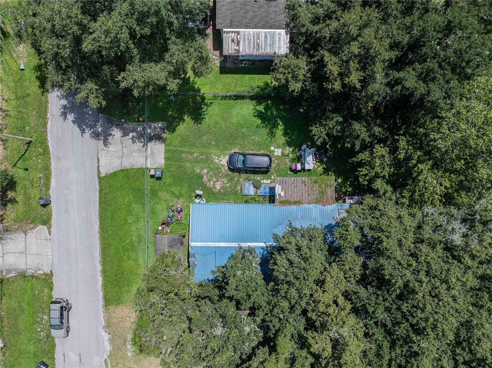 Listing photo 2 for 2500 Island Oaks W