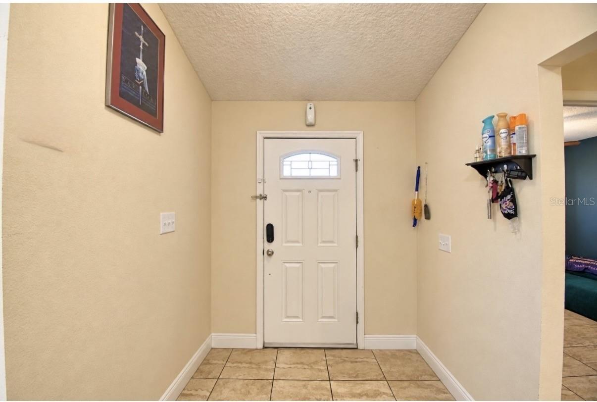 Listing photo 2 for 2128 Orchid Way