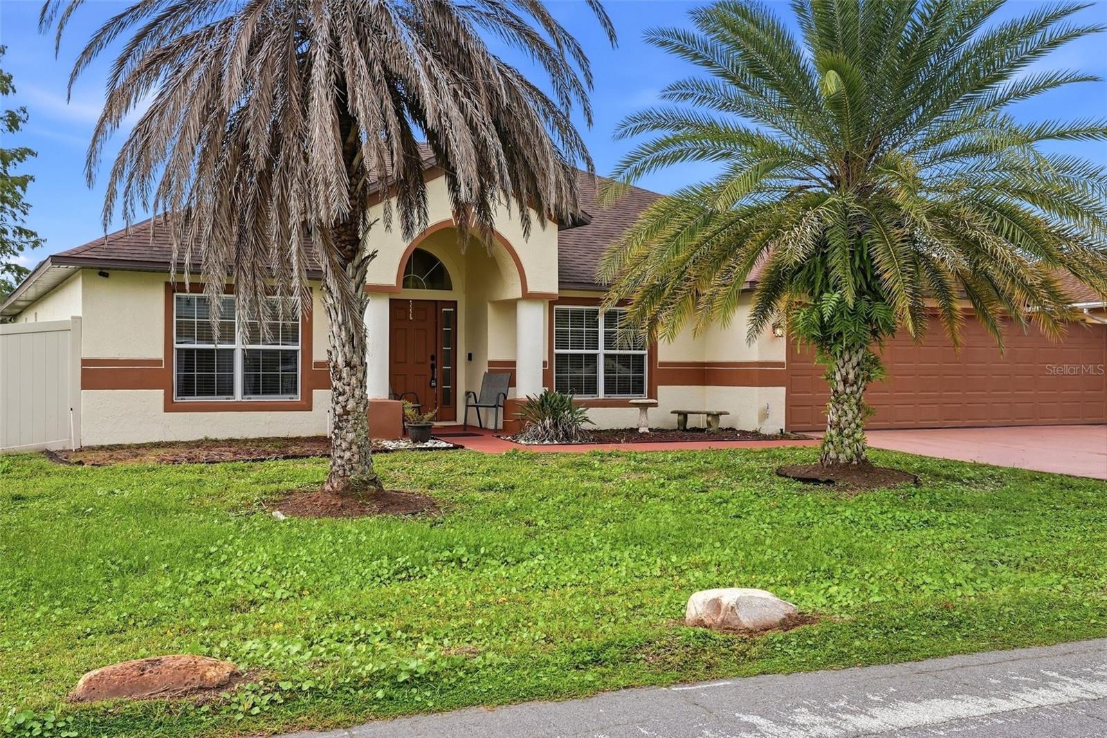 Listing photo 2 for 319 Marquee Dr