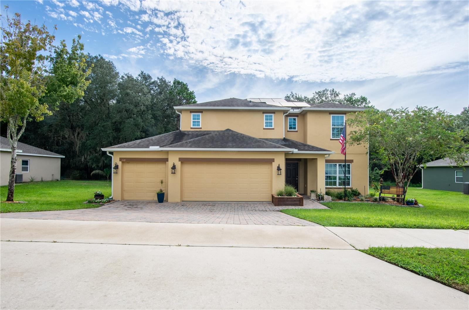Listing photo 1 for 110 Islabella Way