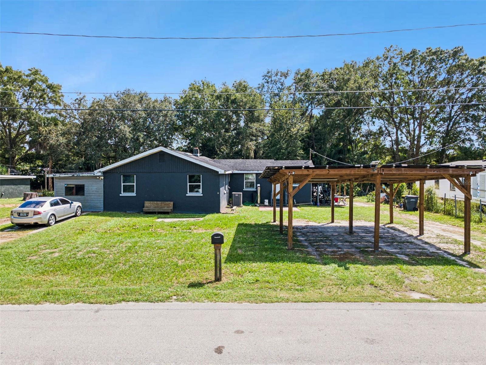 Listing photo 2 for 3708 Coffman Dr