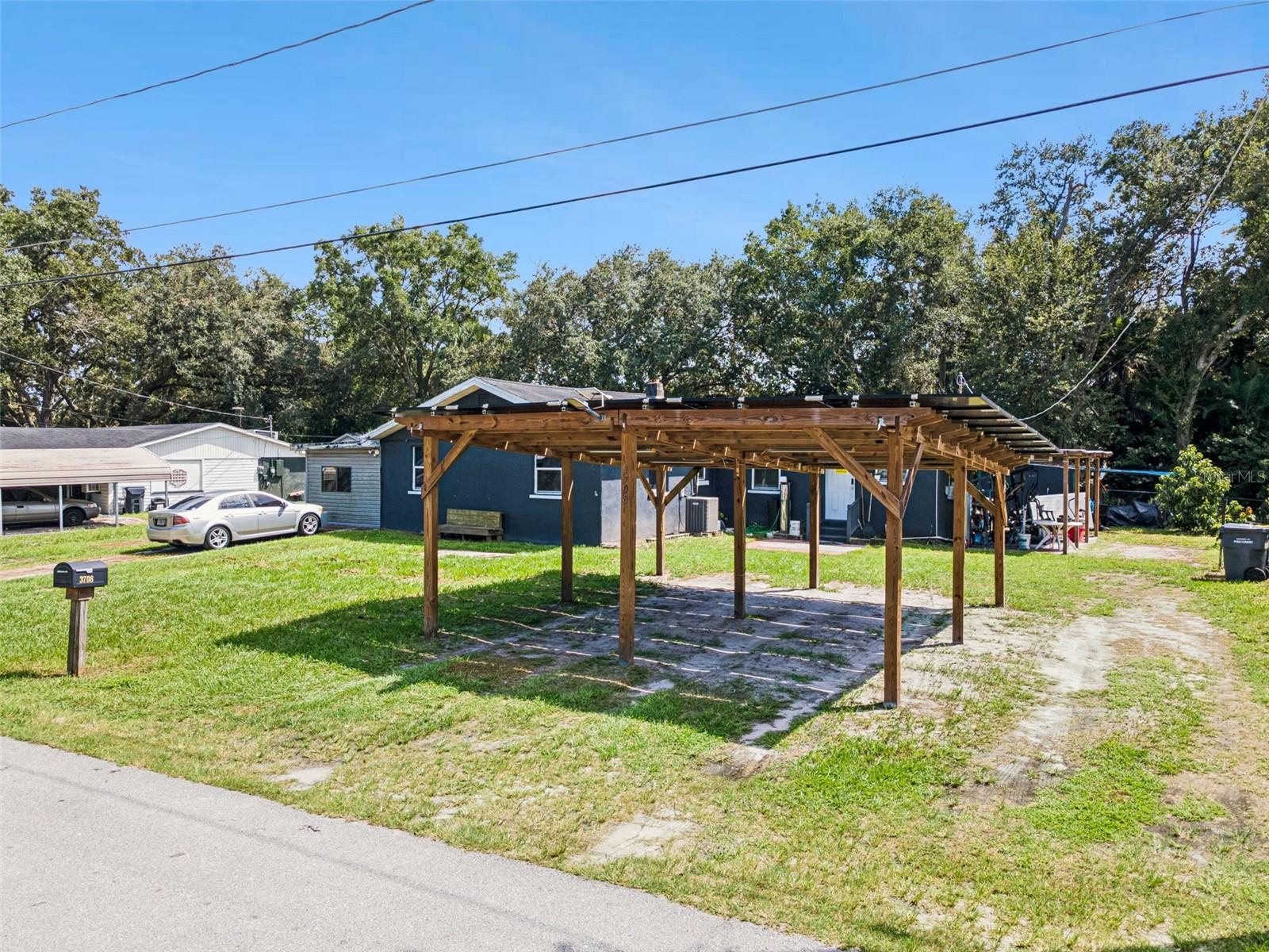 Listing photo 3 for 3708 Coffman Dr