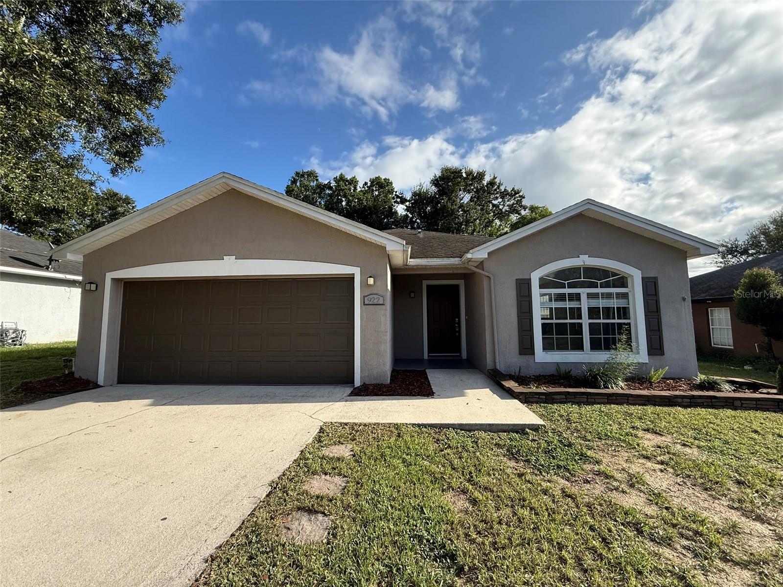 Listing photo 1 for 922 Cohassett Ave