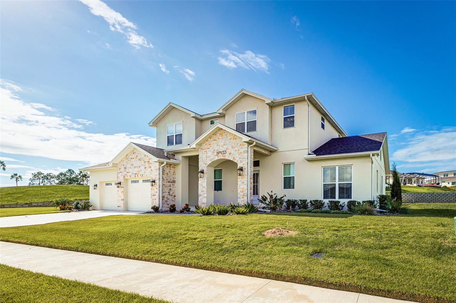 Listing photo 2 for 133 Caladium Ave