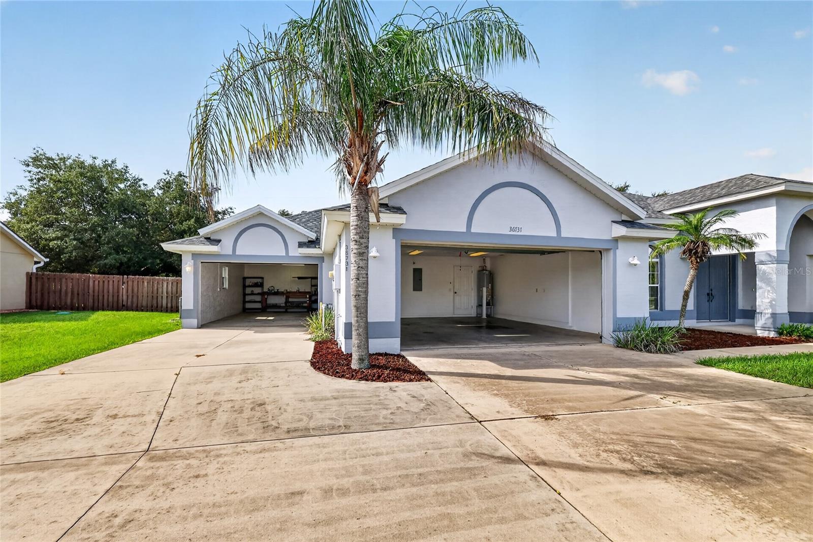 Listing photo 2 for 36731 Tropical Wind Ln