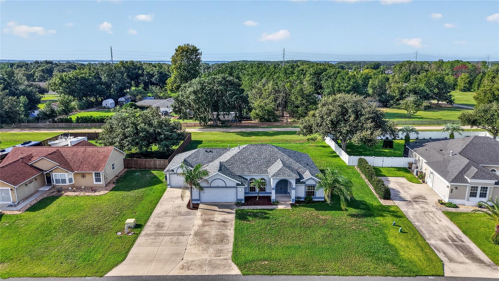 Listing photo 3 for 36731 Tropical Wind Ln