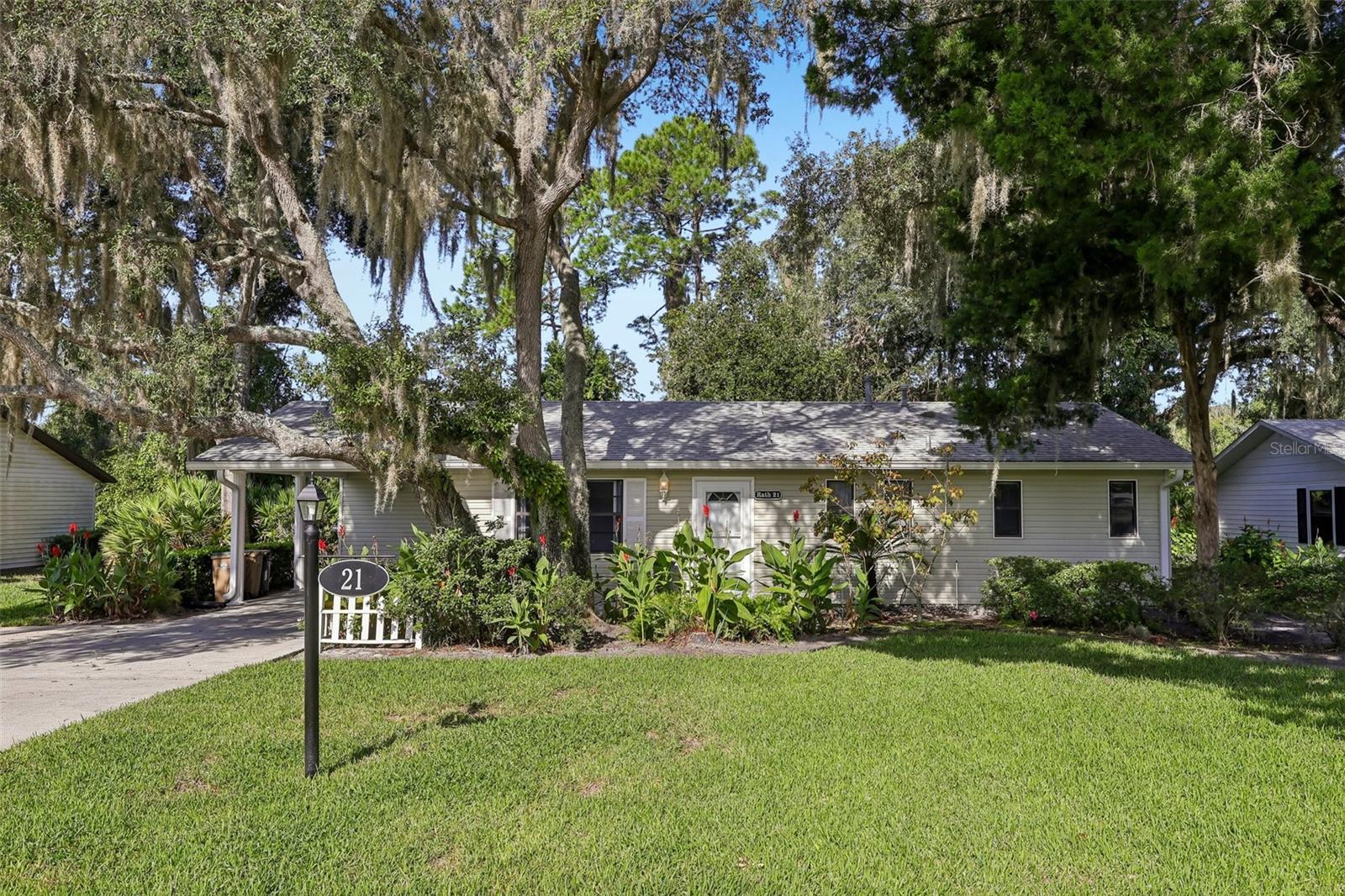 Listing photo 1 for 21 Aberdeen Cir