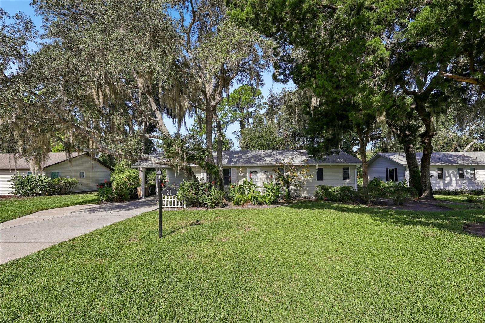 Listing photo 2 for 21 Aberdeen Cir