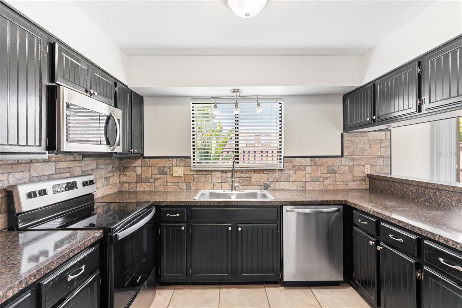 Listing photo 2 for 1836 N Crystal Lake Dr #87