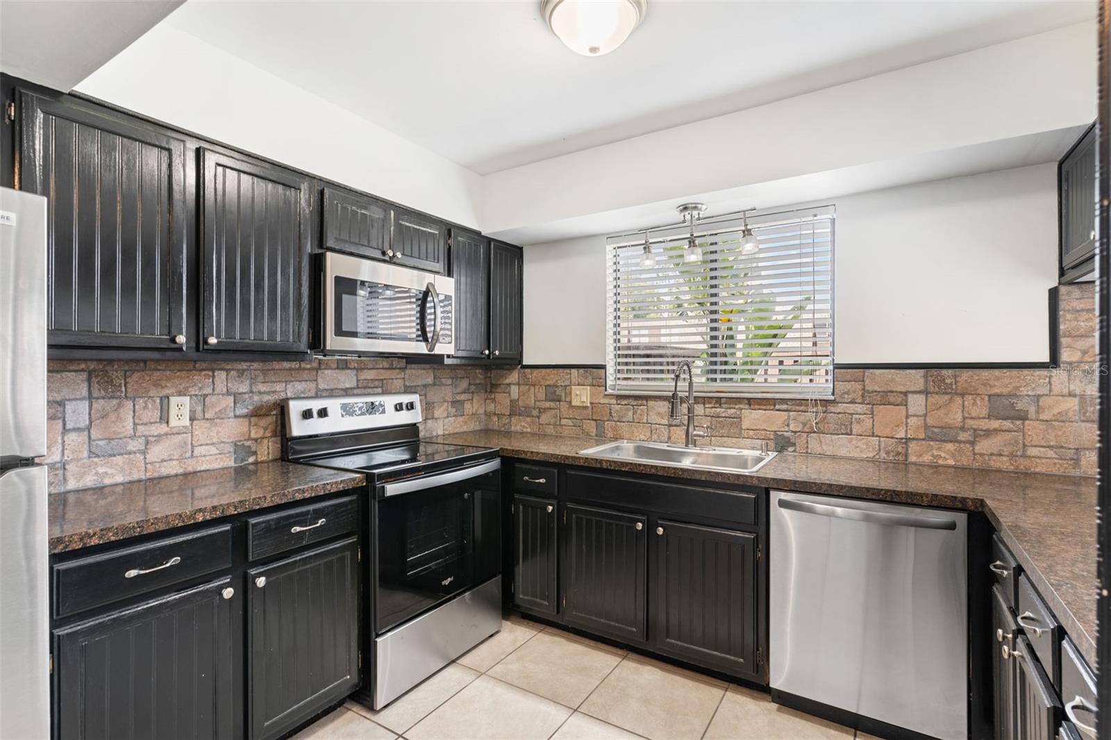 Listing photo 3 for 1836 N Crystal Lake Dr #87