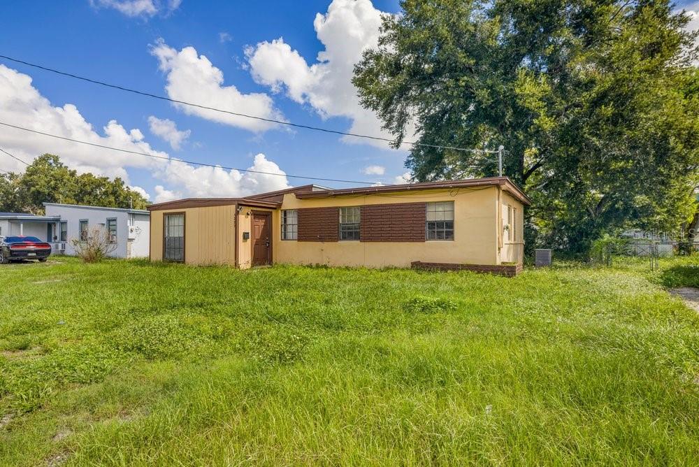 1227 N PINE HILLS ROAD
