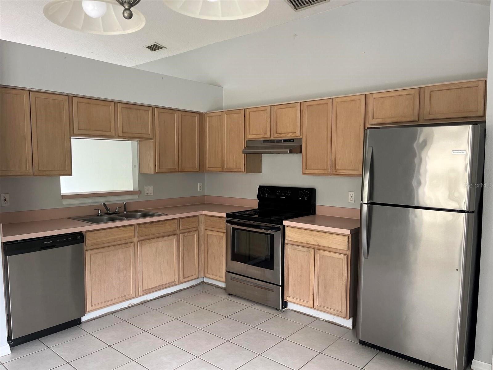 Listing photo 2 for 2833 Hardenbergh Ln