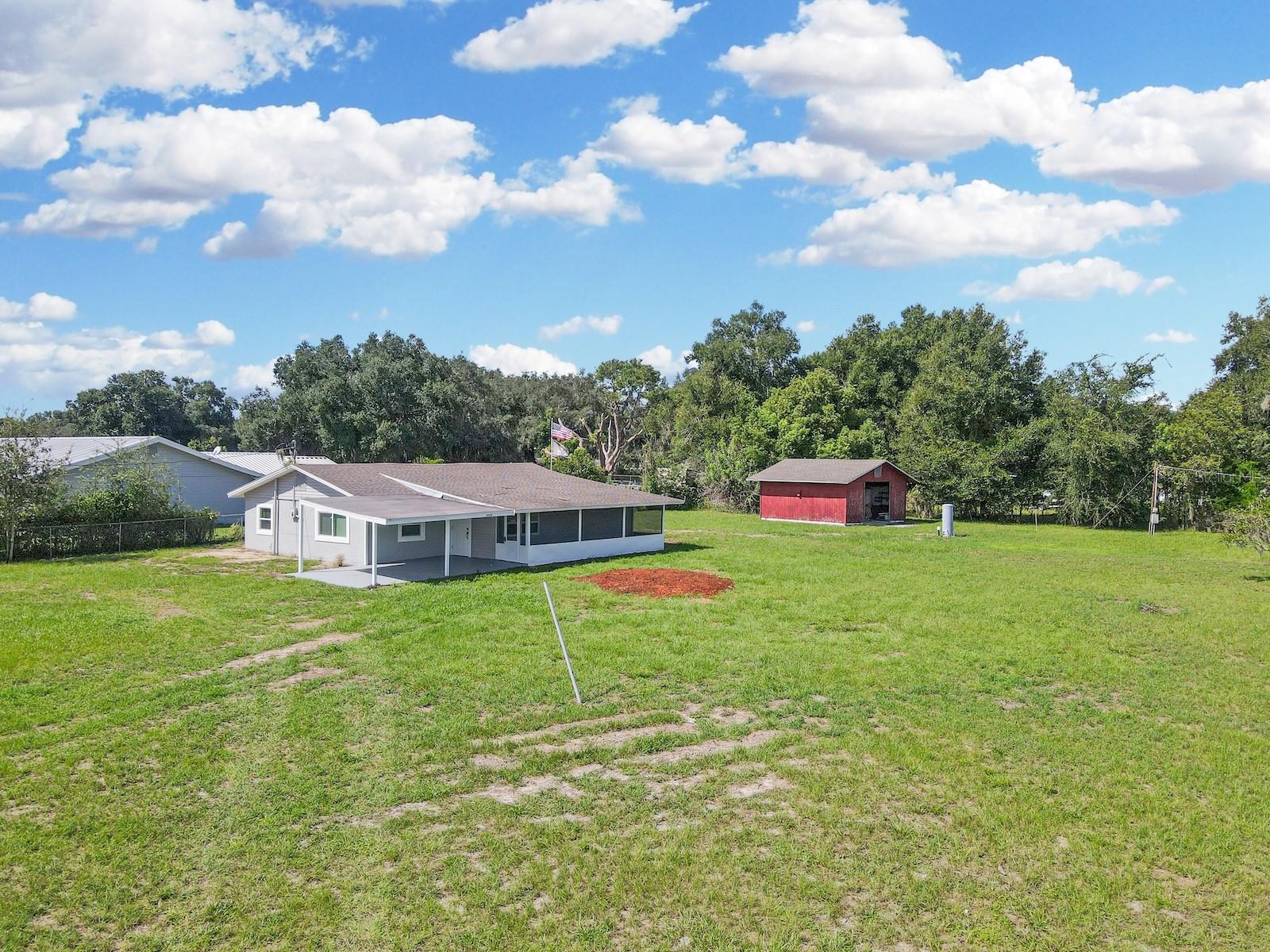 Listing photo 2 for 4265 Palm Dr