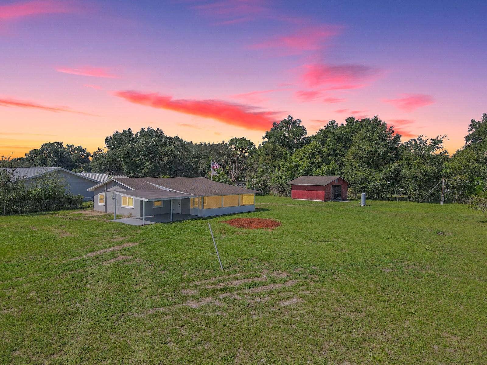 Listing photo 1 for 4265 Palm Dr