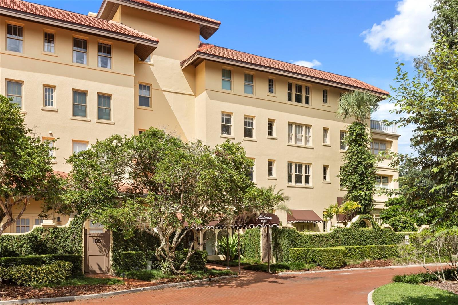 Listing photo 2 for 1602 Alabama Dr #107