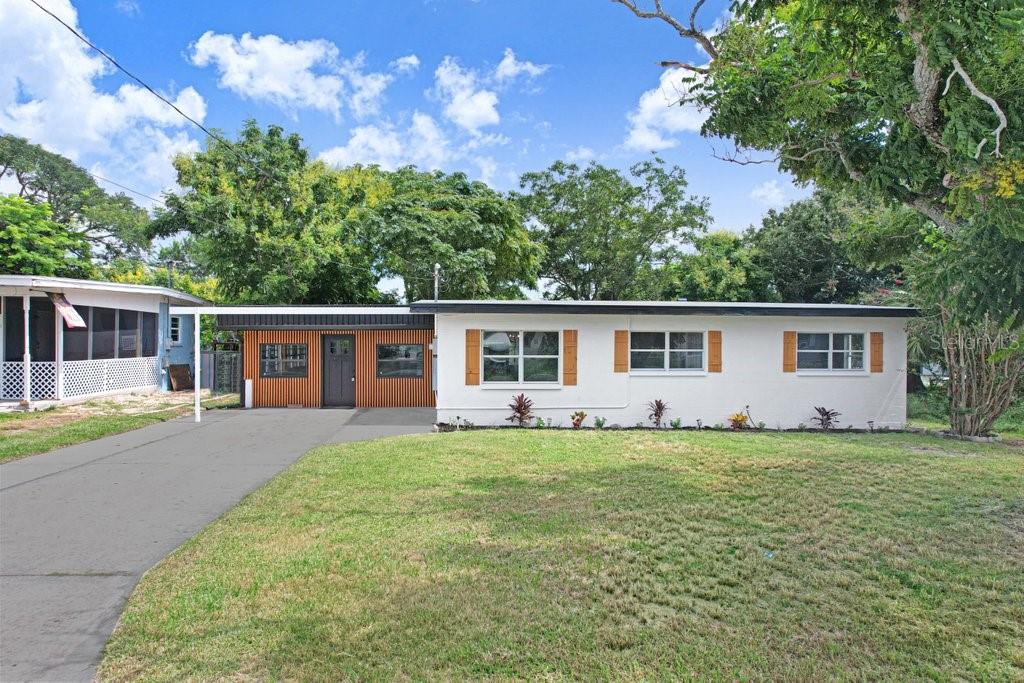Listing photo 1 for 124 Edgewater Dr