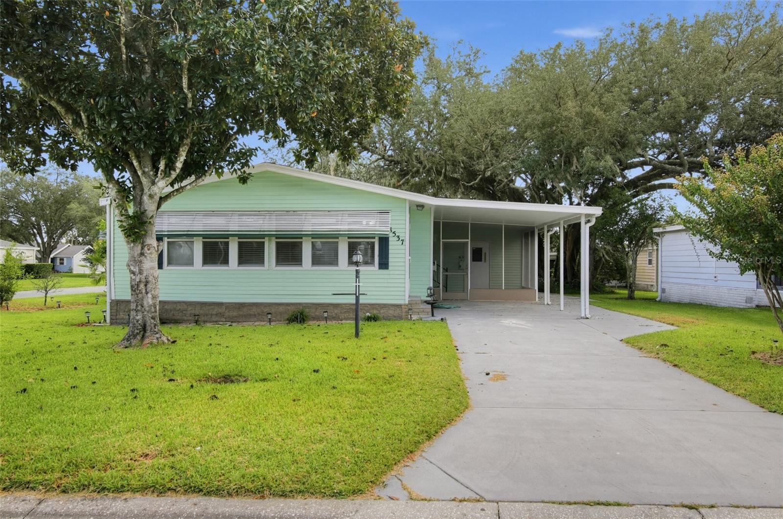Listing photo 1 for 1537 E Schwartz Blvd