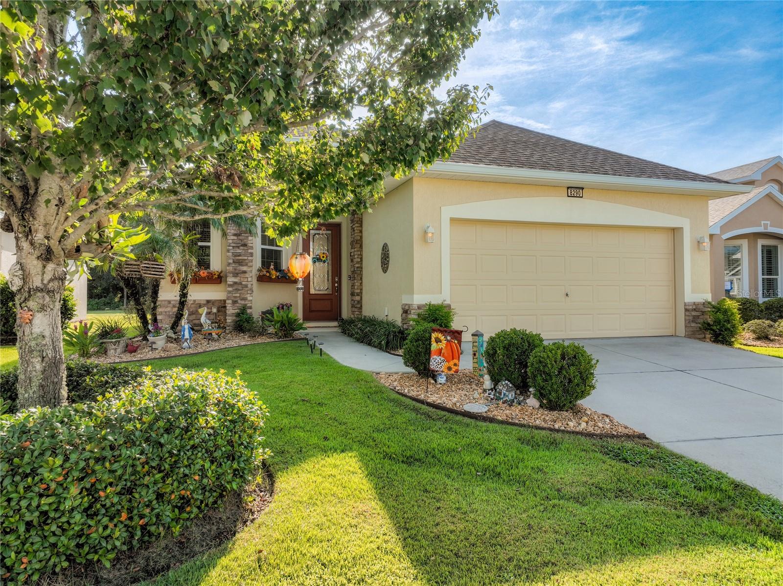 Listing photo 1 for 8290 Bridgeport Bay