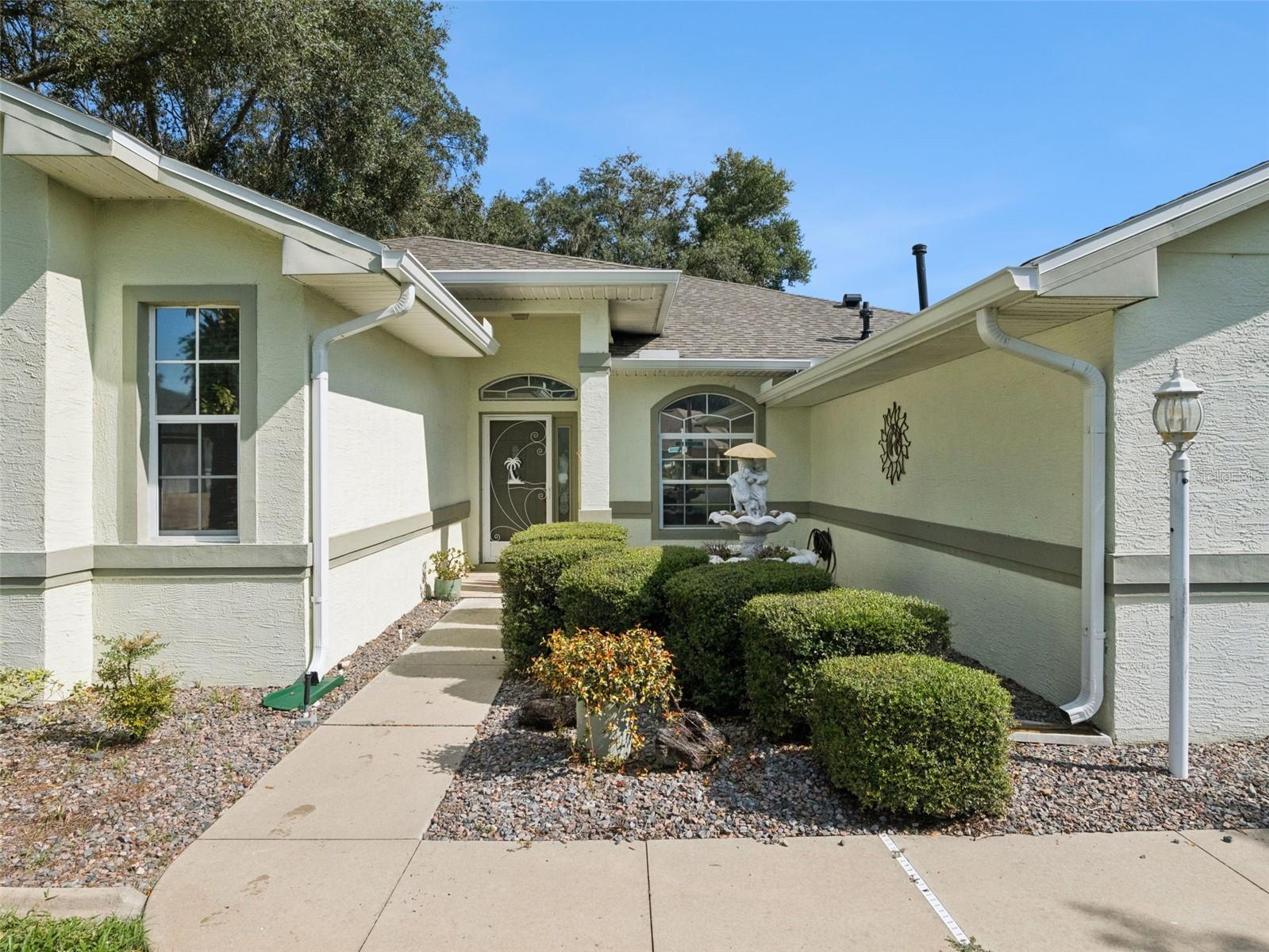 Listing photo 2 for 5401 Essex Ct