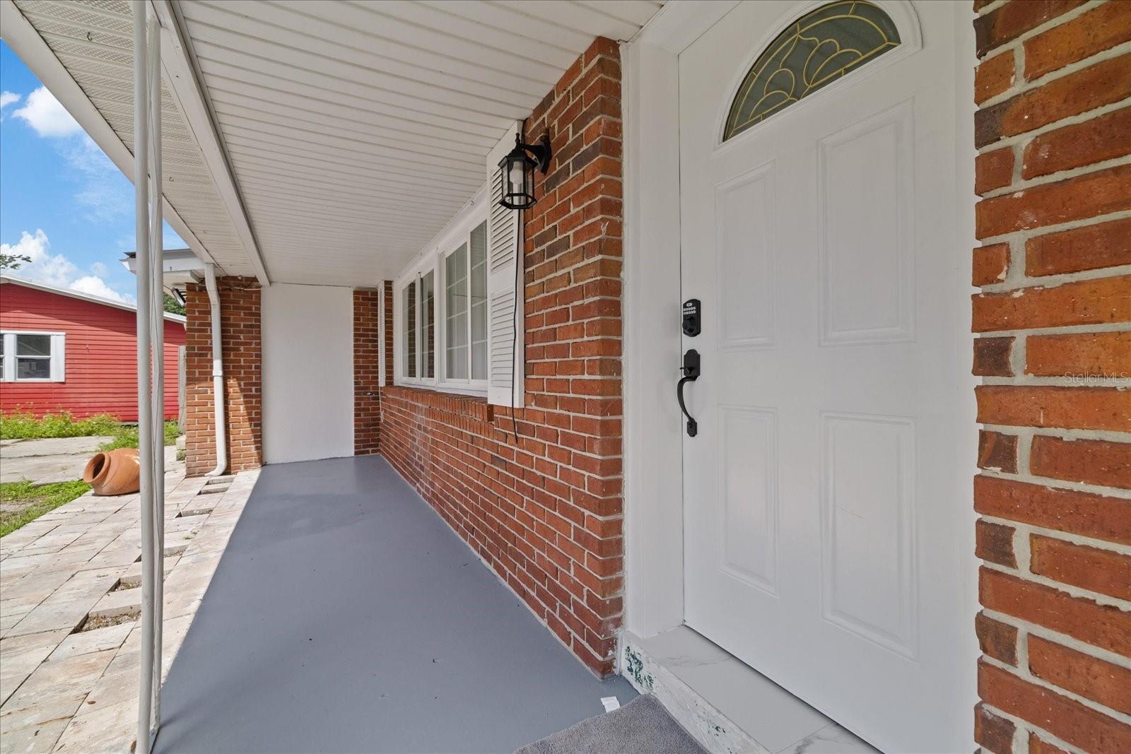 Listing photo 2 for 8125 N Socrum Loop Rd