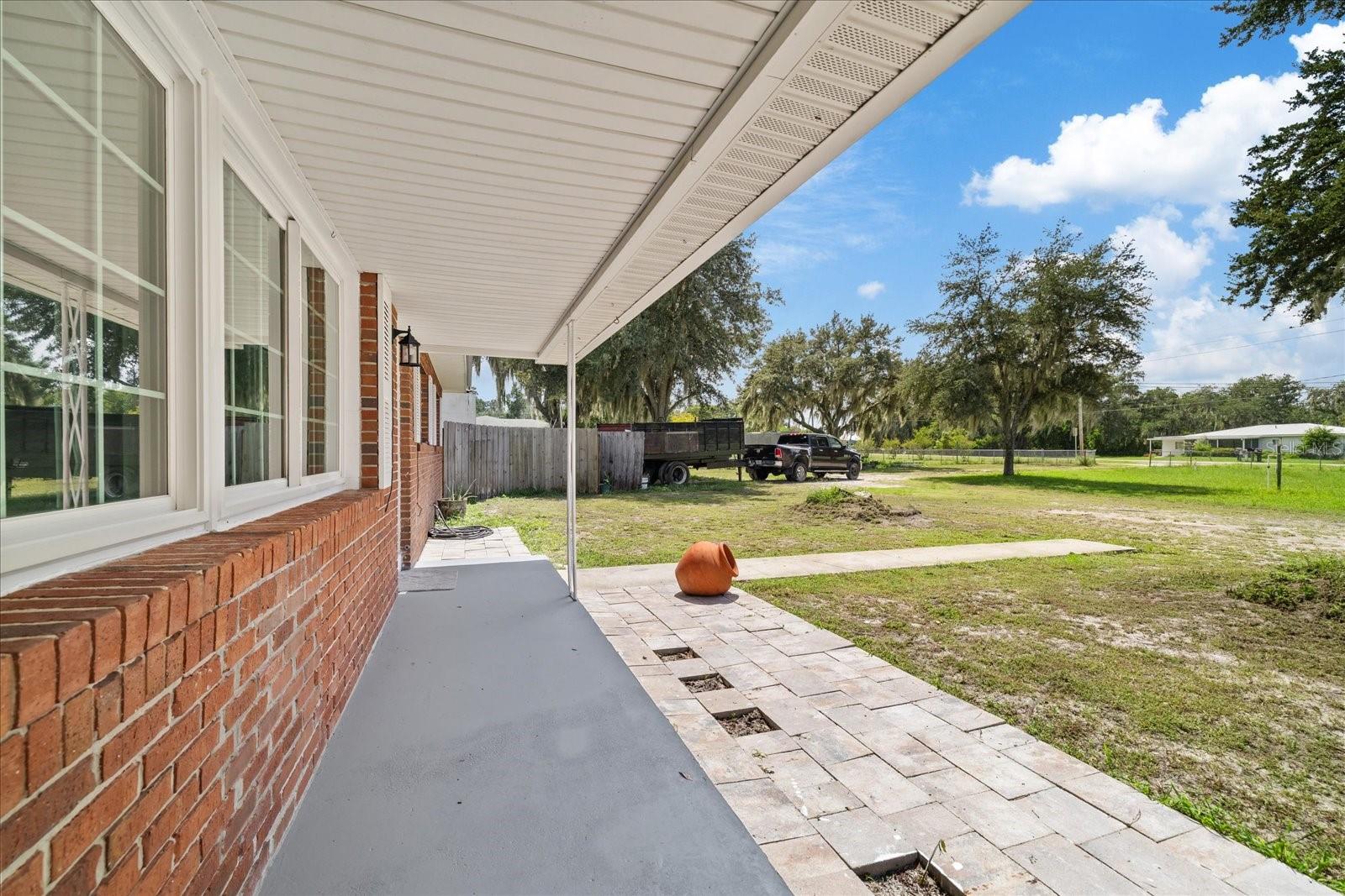 Listing photo 3 for 8125 N Socrum Loop Rd
