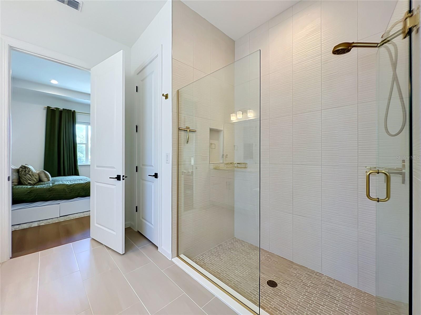 Photo 37