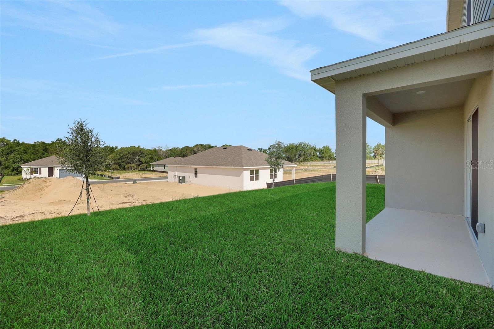 Listing photo 3 for 2956 Supermarine Rd