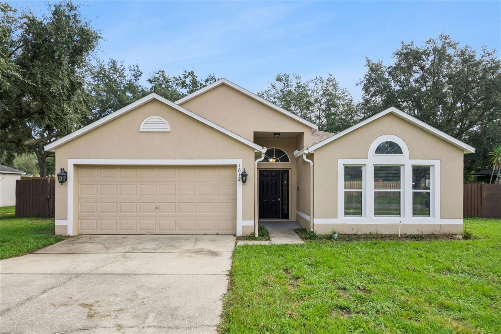 Listing photo 1 for 1612 Muir Cir