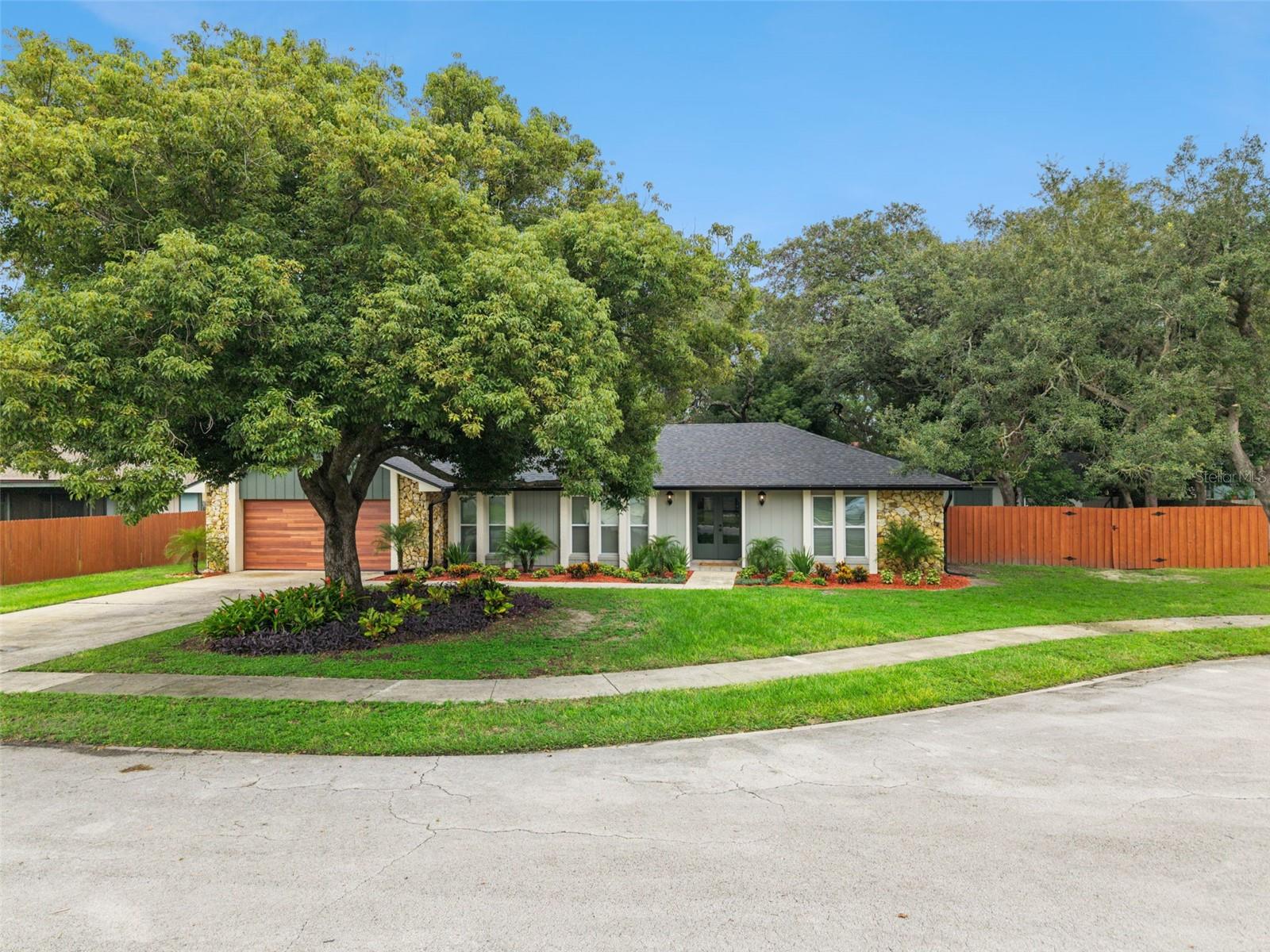 711 COLUMBUS WAY
