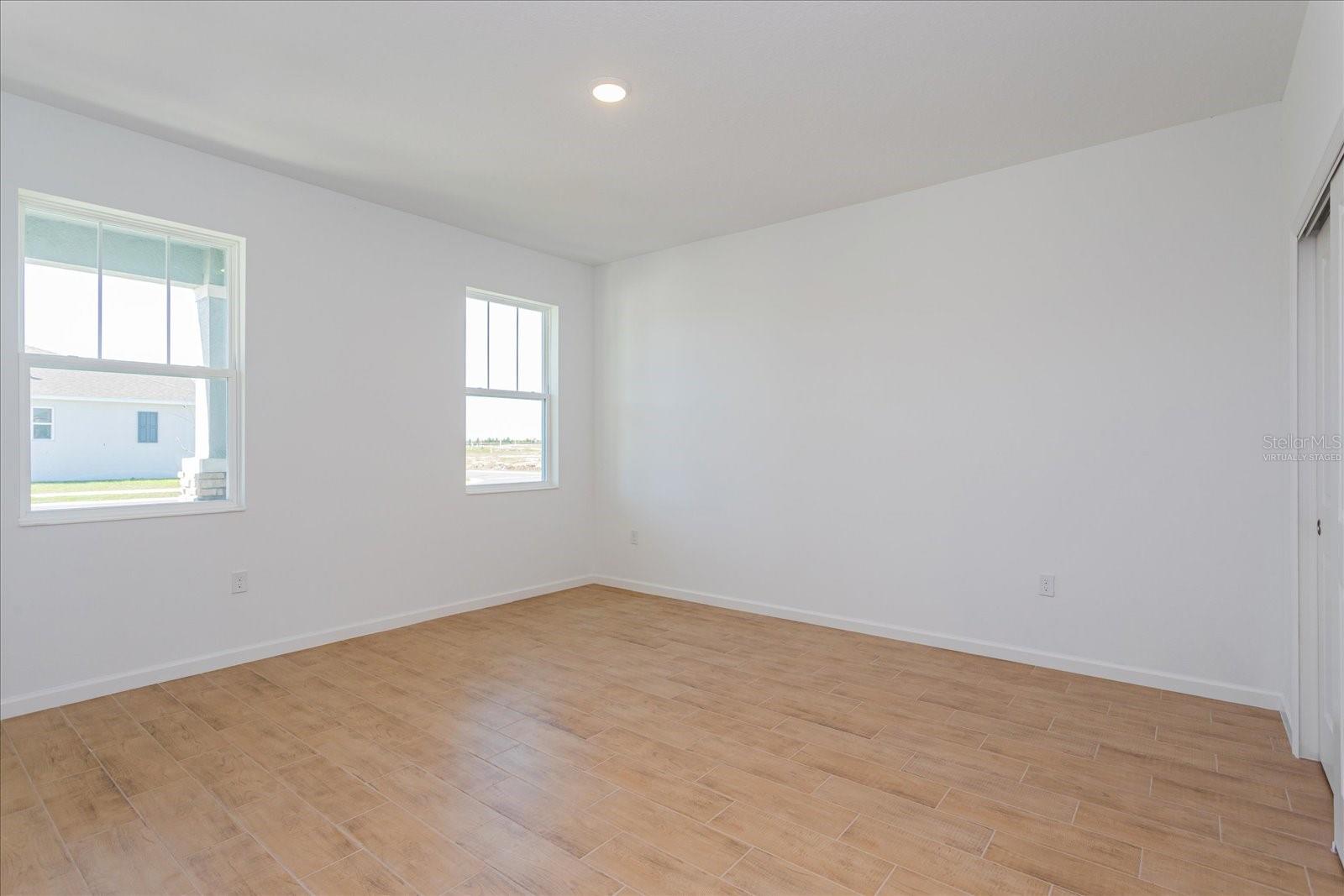 Listing photo 3 for 2908 Supermarine Rd