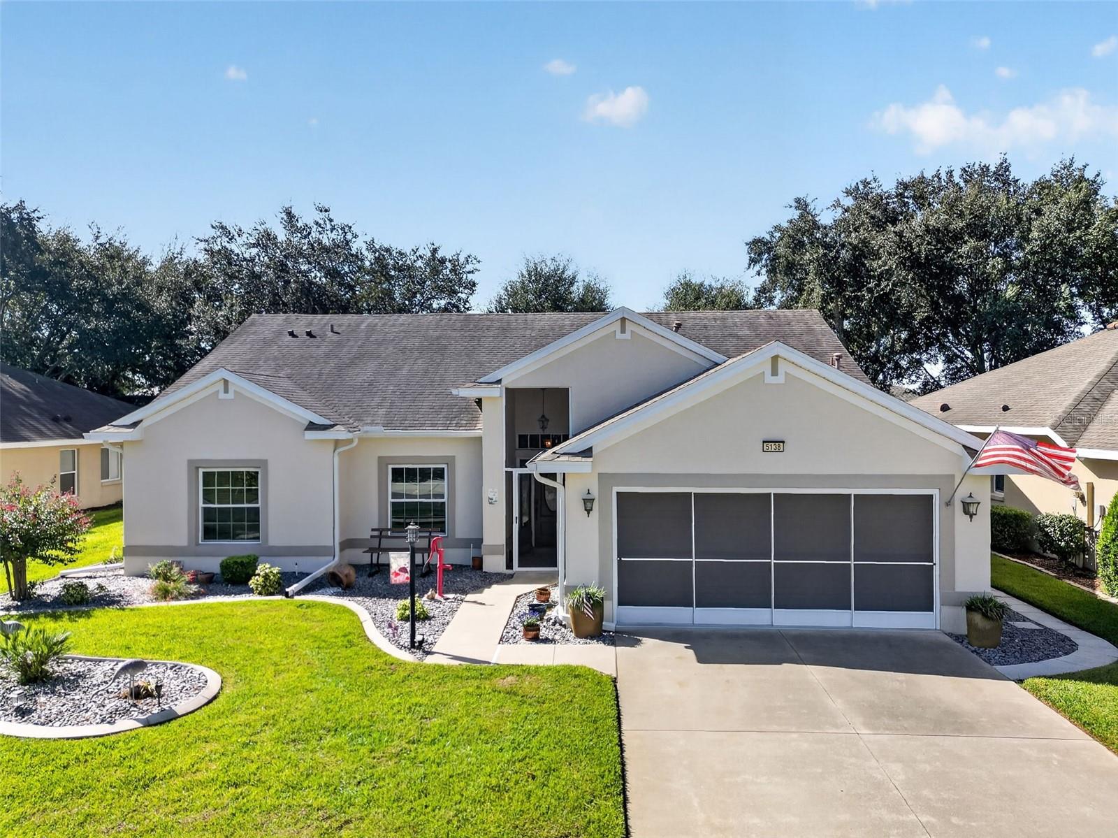 Listing photo 1 for 5138 Aurora Dr