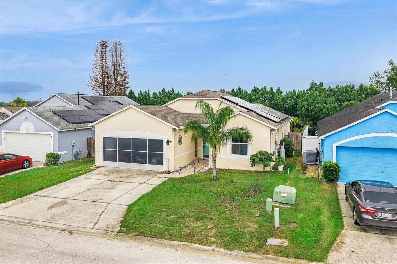 Listing photo 2 for 227 Tiffany Loop