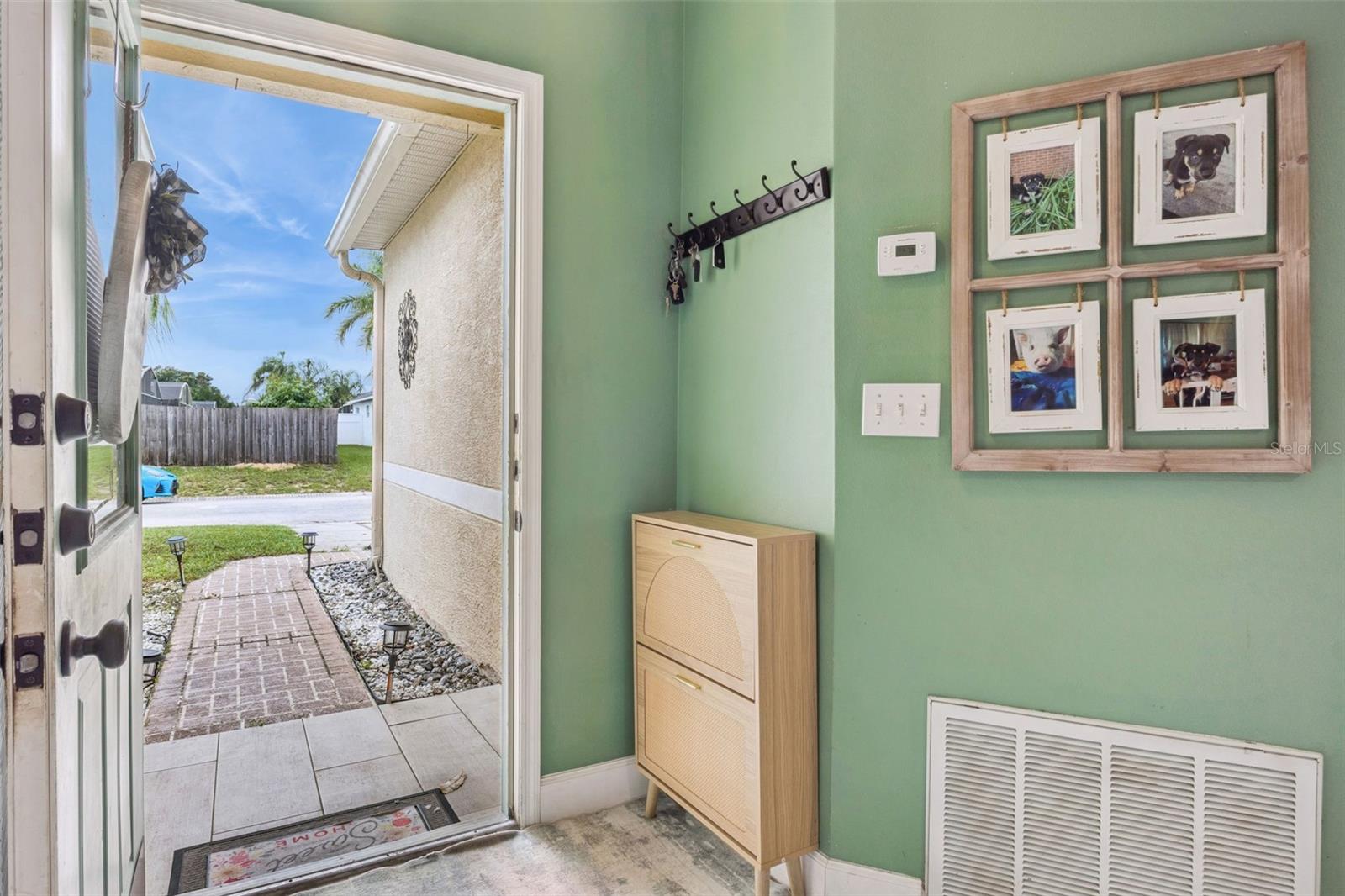 Listing photo 3 for 227 Tiffany Loop