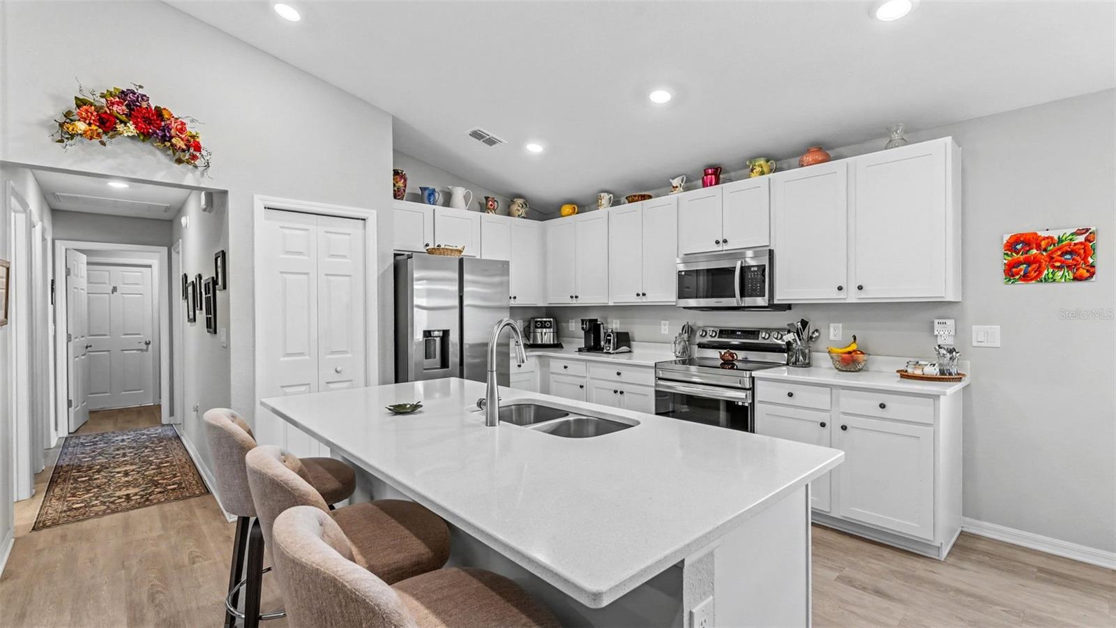 Listing photo 2 for 3304 Costello Cir